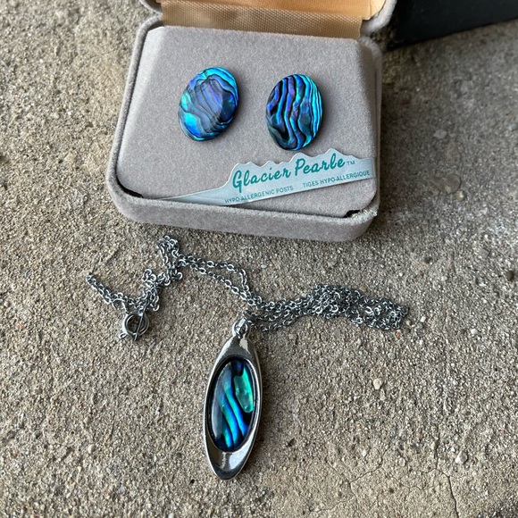 Glacier Pearle matching pendant necklace and earring set - Picture 1 of 7